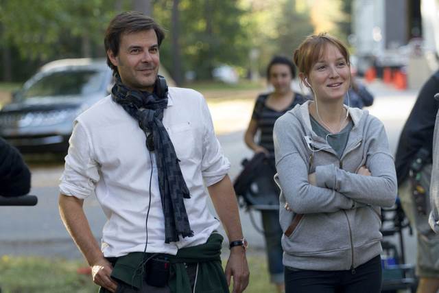 François Ozon i Anaïs Demoustier na planie filmu "Nowa dziewczyna"